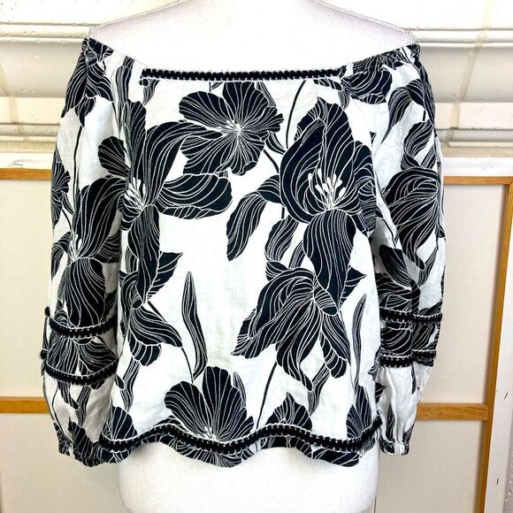 Tahari Linen on or Off Shoulder Floral Black and White blouse w/silver trim - Picture 4 of 15